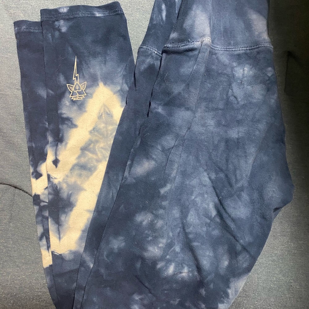 Electric and rose leggings